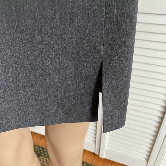 The Limited Stretch Skirt SZ 2 - Picture 3 of 4